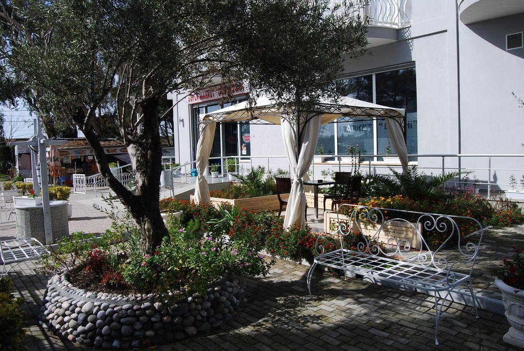 Hotel Marika Golem  Exterior photo
